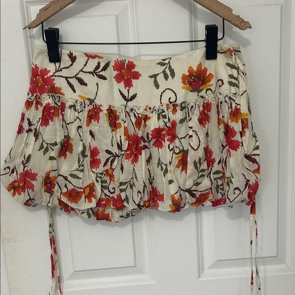 Guess Jeans Authentic floral low rise bubble skirt size medium cream miniskirt - Picture 1 of 6